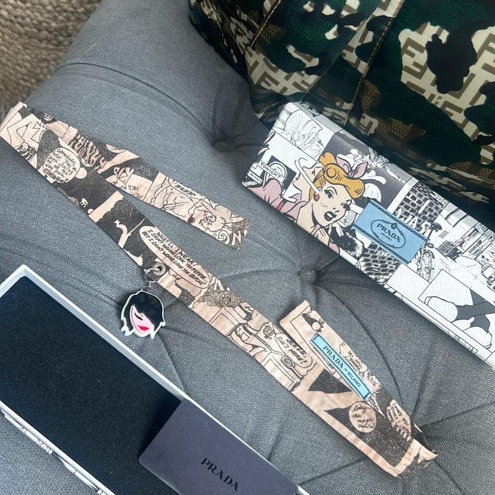 NIB Prada Tessuto Comic Choker in Opaline‎ Made in Italy